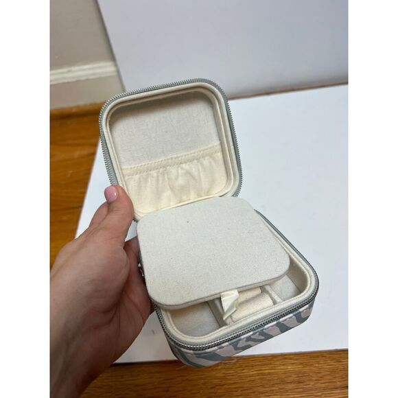 Milly Travel Jewelry Case Box 4" - Picture 6 of 7